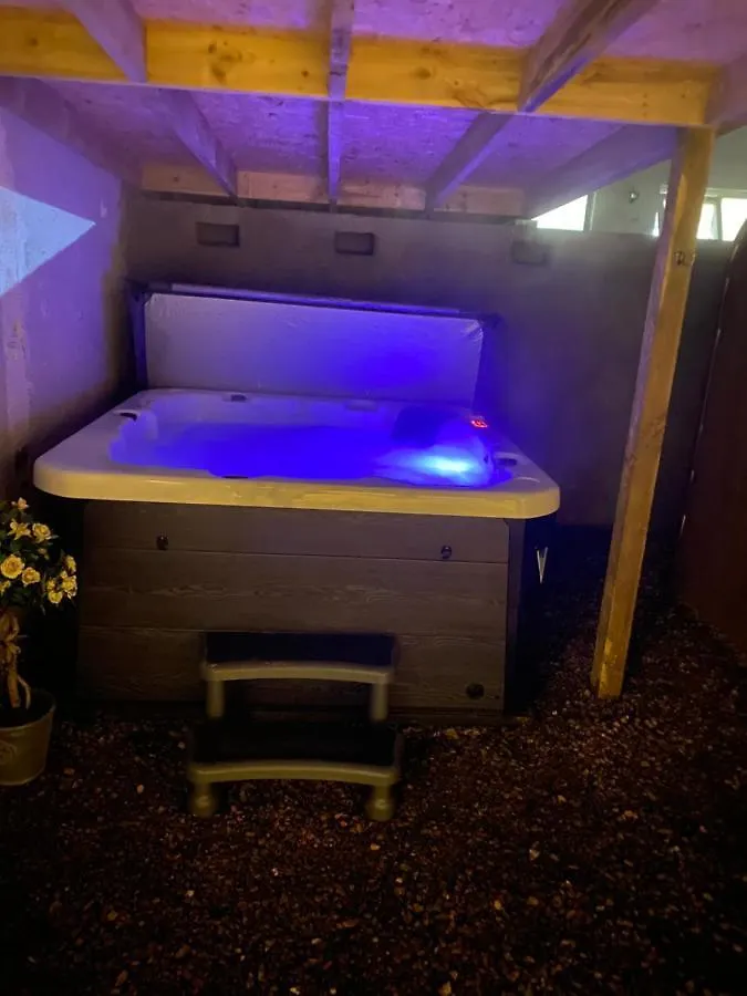Вилла The Pod With Hot Tub Juniperlea Эдинбург 0*,  Великобритания