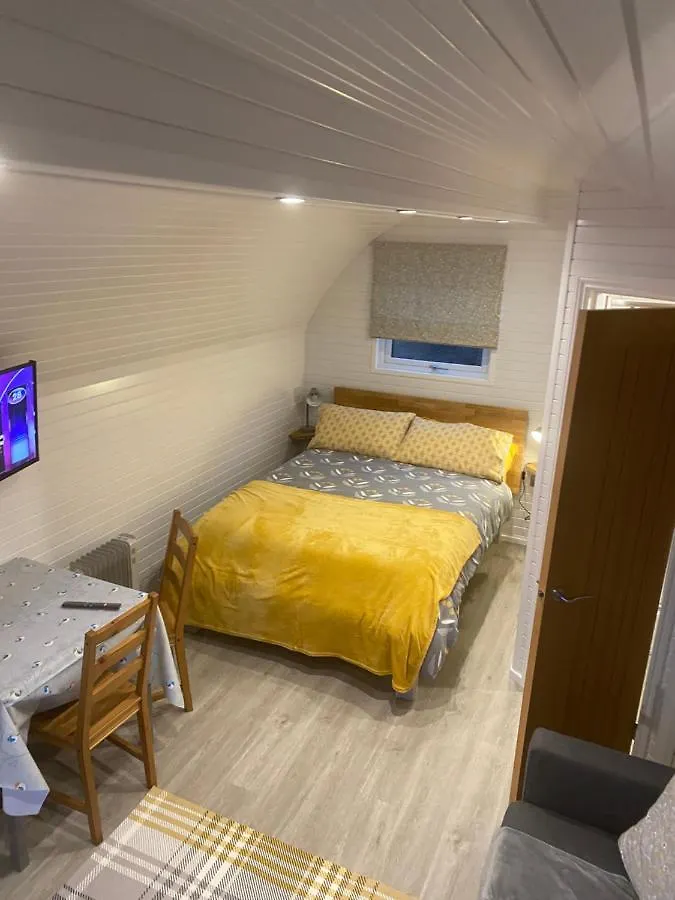 Вилла The Pod With Hot Tub Juniperlea Эдинбург Деревянный коттедж